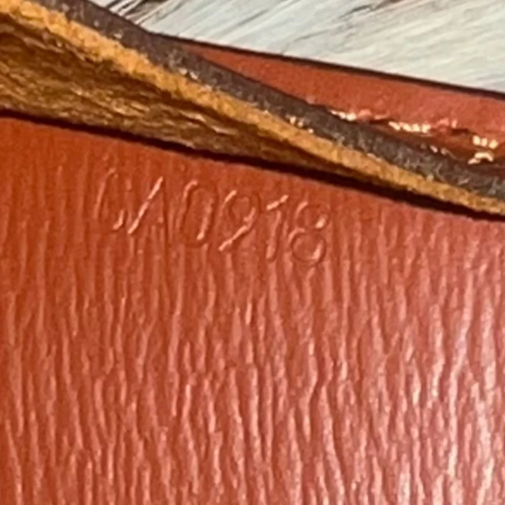💯 Authentic Louis Vuitton Epi Cluny Leather Bag - - Picture 4 of 15